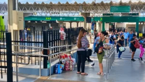Prefeitura orienta ambulantes e anuncia fiscalização nos terminais de Goiânia