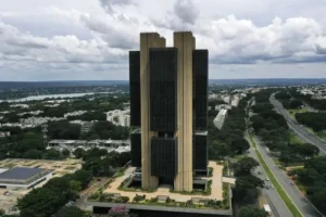 Dívida bruta do governo fica em 82,9% do PIB em setembro