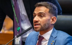 Fábio Felix chega à Câmara dos Deputados com votação recorde no DF