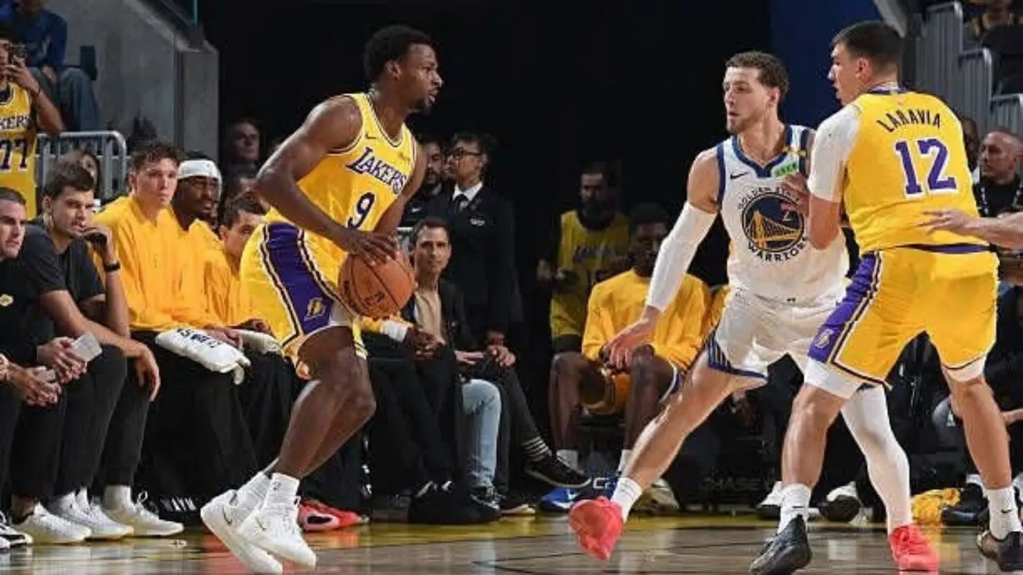 Com Curry em quadra, Warriors atropela Lakers por 124 a 98