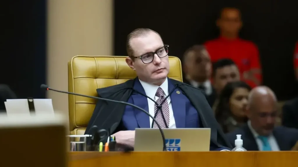 Zanin cobra explicações do TSE sobre eleição no Rio de Janeiro