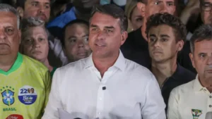 Ex-secretário do México e aliado de Trump diz que Flávio chegou aos EUA