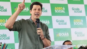 Daniel Vilela sinaliza apoio a Flávio Bolsonaro