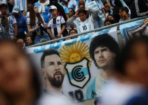Veja: torcida argentina faz festa para despedida de Messi