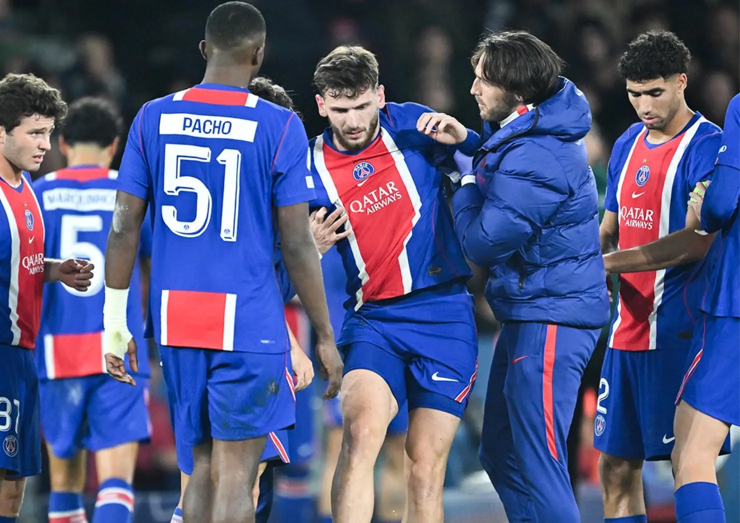 Kvaratskhelia rompe ligamento do joelho e pode perder temporada pelo PSG