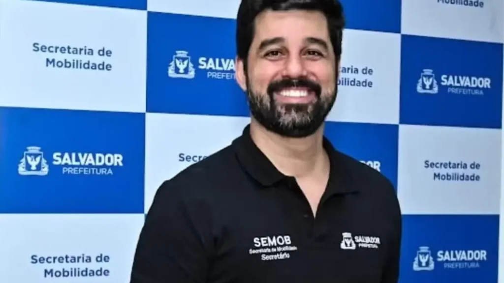 TRE-BA determina prisão de secretário após retenção de ônibus em Salvador