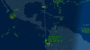 Voo de Flávio Bolsonaro rumo a Miami é o mais acompanhado do mundo em site
