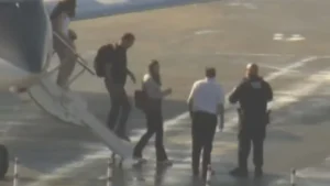 URGENTE: Flávio Bolsonaro e família chegam a Miami