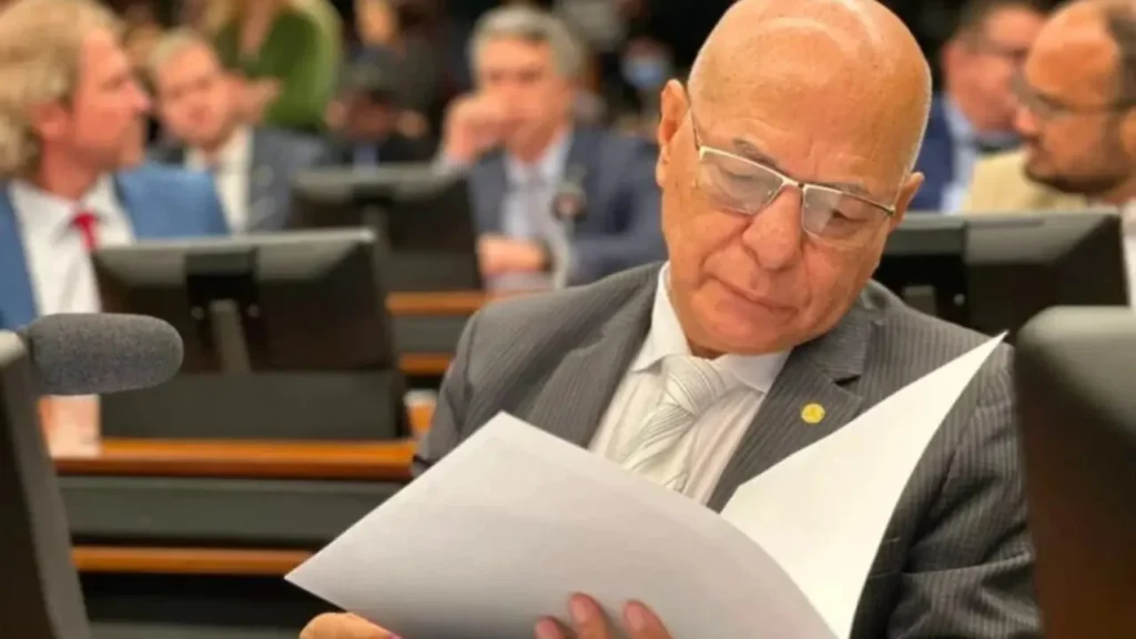 Professor Alcides