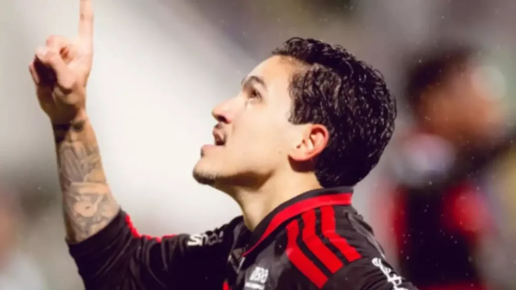 Casal pede reintegração de posse de casa comprada por Pedro, do Flamengo