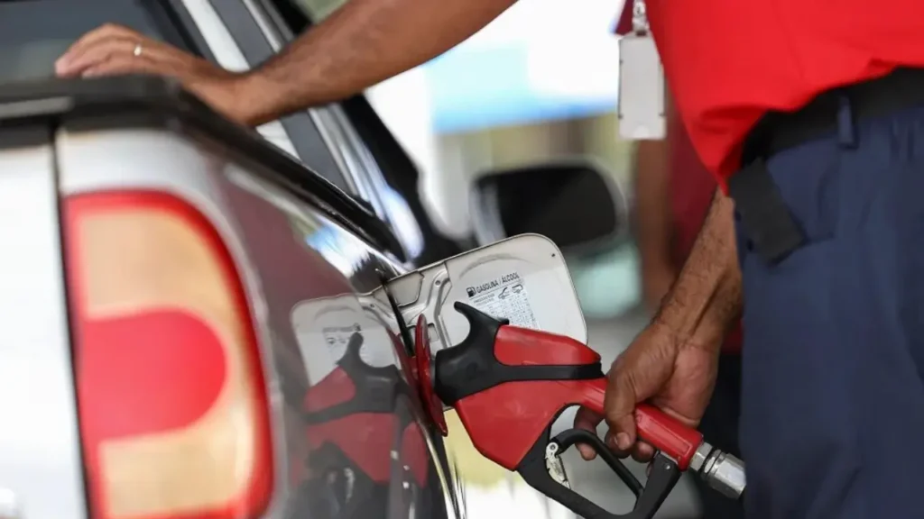 Gasolina pode ficar R$ 0,26 mais barata com novas medidas