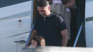 Em carta, Flávio Bolsonaro se declara “verdadeiro presidente eleito do Brasil” após ir para os EUA