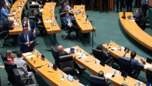 Câmara do DF aprova regra que permite reeleição da Mesa Diretora entre legislaturas