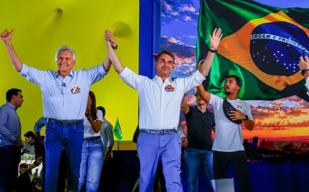 Ronaldo Caiado oficializa apoio a Flávio Bolsonaro em Goiânia
