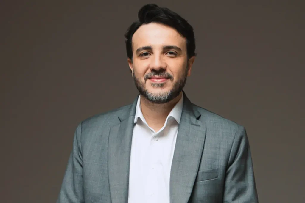 Renan Santos admite resultado “muito ruim” e descarta apoio a Lula ou Flávio Bolsonaro