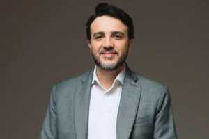 Renan Santos admite resultado “muito ruim” e descarta apoio a Lula ou Flávio Bolsonaro