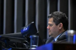 Votação antecipada da PEC que acaba com escala 6×1 depende de requerimento, diz Davi