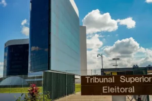 TSE manda retirar vídeos de Lula e Janja sobre Flávio Bolsonaro