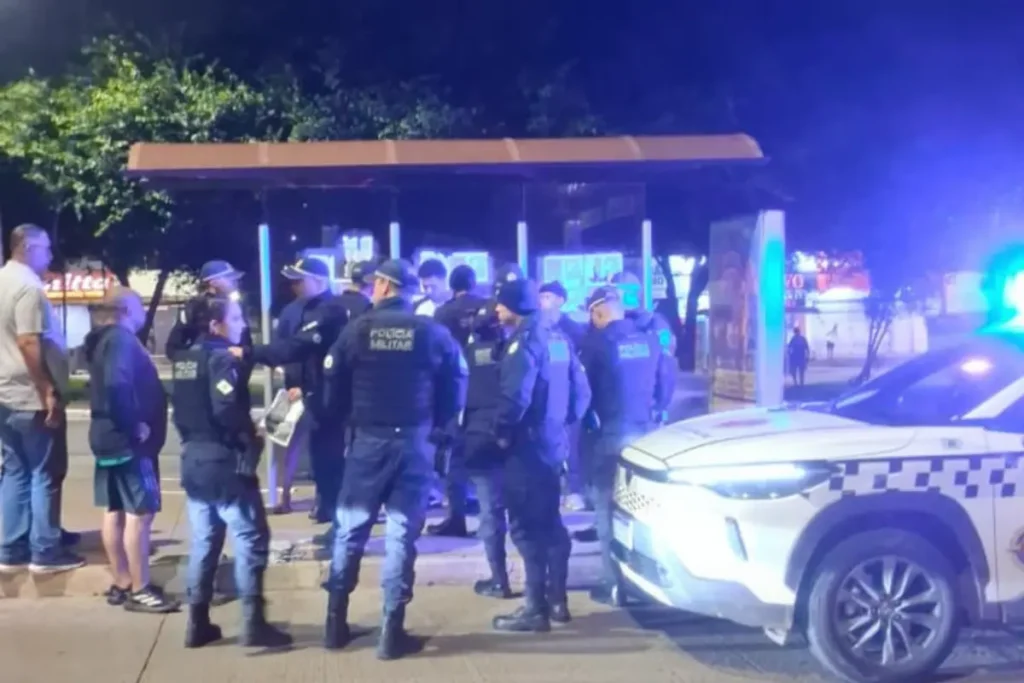 Três pessoas são levadas à delegacia após distribuição de cartazes contra Celina Leão no DF