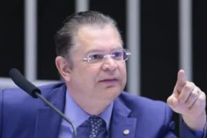 Líder do PL desiste de disputar comando da Câmara após resultado das eleições