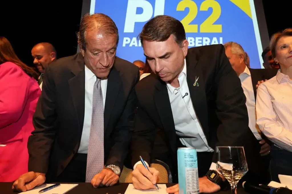 Valdemar critica carta de Flávio Bolsonaro e se reúne com Jair após viagem aos EUA