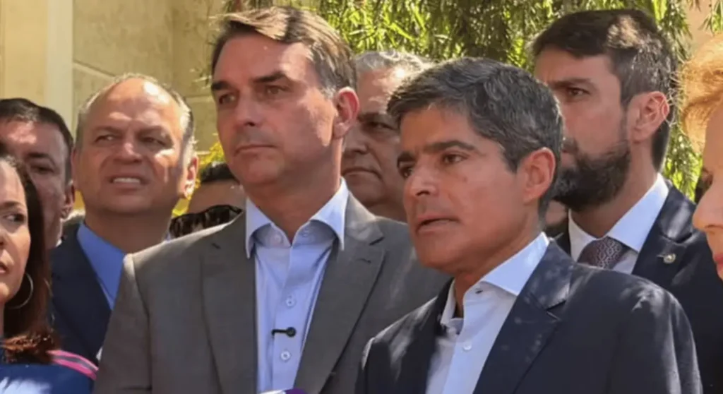 ACM Neto declara apoio a Flávio Bolsonaro no segundo turno