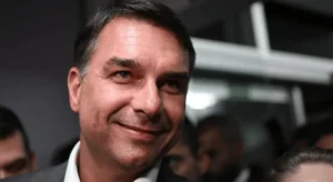 Flávio Bolsonaro elogia Augusto Cury após apoio no segundo turno; “surpresa muito agradável”