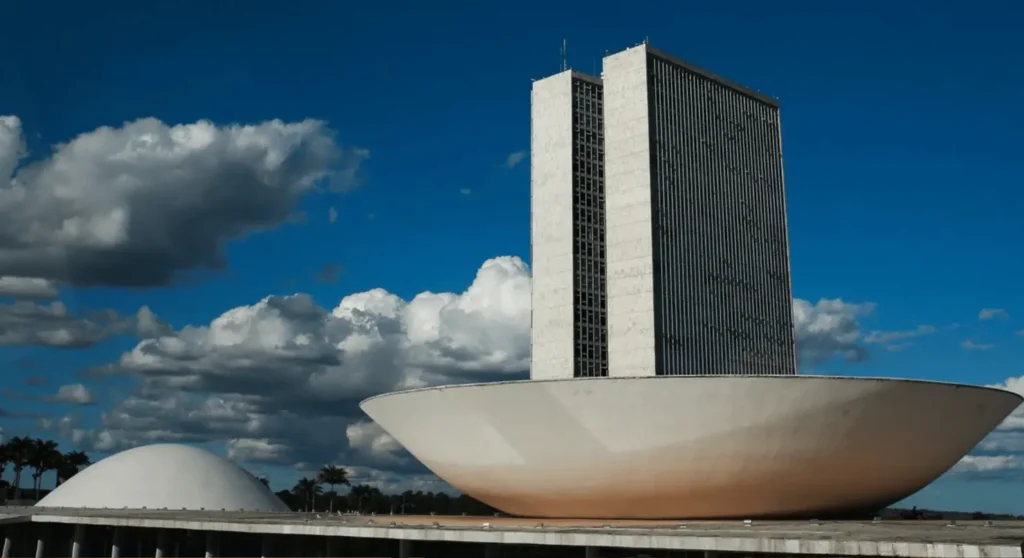 Concurso da Câmara dos Deputados oferece 66 vagas com salário de R$ 32 mil