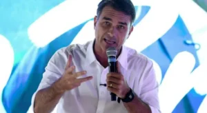 Flávio Bolsonaro não participará de debate presidencial neste domingo (17/10)