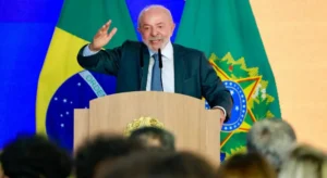 Campanha de Lula questiona almoço de Flávio Bolsonaro com cúpula da Globo