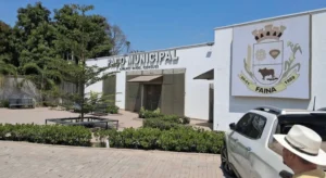 Concurso em Faina abre 69 vagas e oferece salários de até R$ 13,5 mil