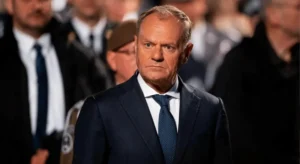 Premier da Polônia é acusado de tentar golpe de Estado após cerco policial a tribunal
