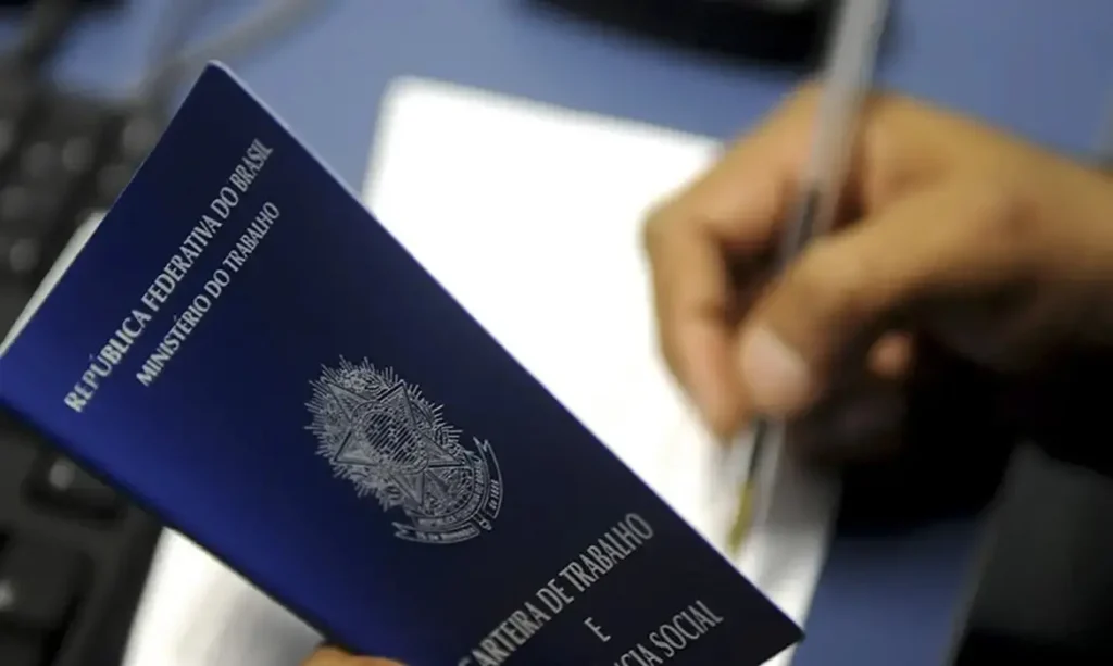 Mesmo com recordes no mercado de trabalho, inflação mostra recuo