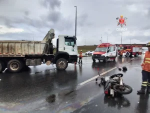 Motociclista fica ferido após colisão com caminhão na EPTG em Brasília