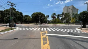 Prefeitura de Goiânia retira ilha de concreto entre Avenida 85 e Praça Cívica; veja o que muda