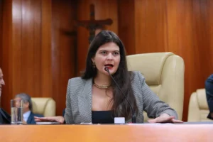 TSE suspende cassação do mandato de Aava Santiago na Câmara de Goiânia