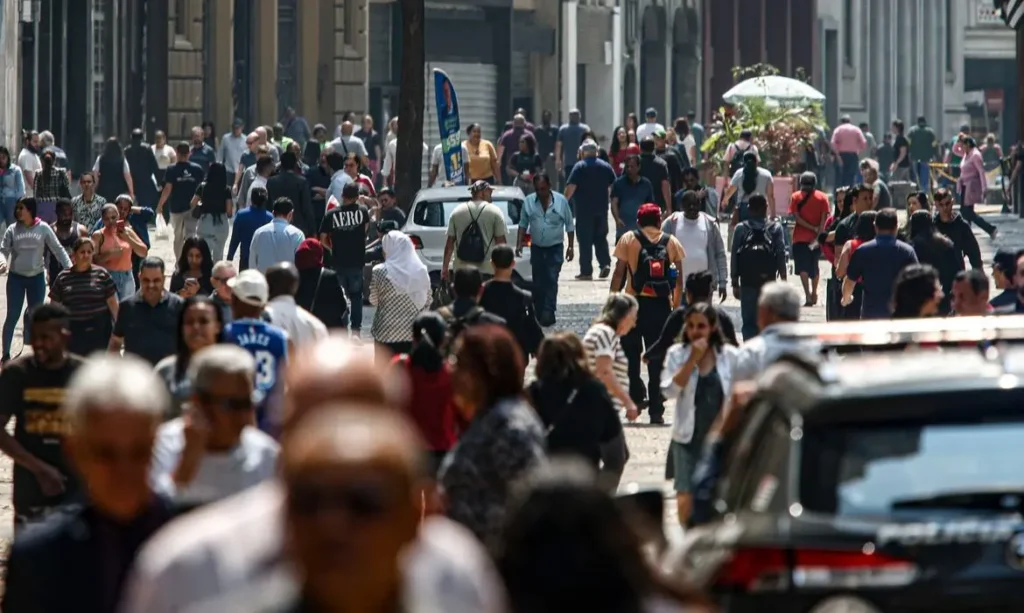 Arrocho em benefícios sociais pode jogar 2,4 milhões de pessoas na pobreza extrema