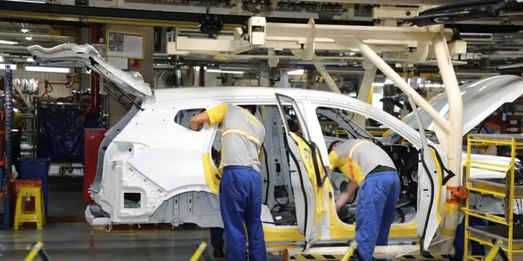 Economia brasileira volta a crescer e registra alta de 0,5% em agosto, aponta FGV