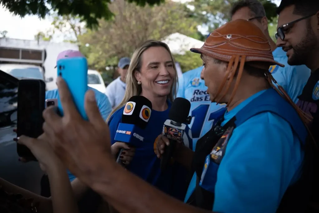 Celina Leão ouve reivindicações de moradores do núcleo rural Monjolo, no Recanto das Emas (DF)