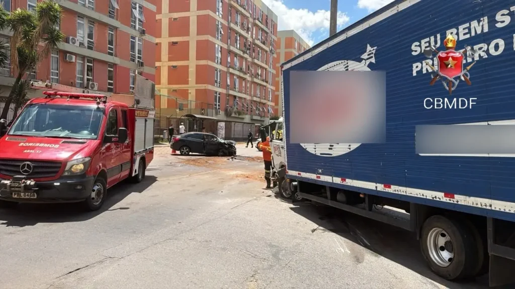 Colisão entre carro e caminhão deixa motorista ferido no Guará (DF)