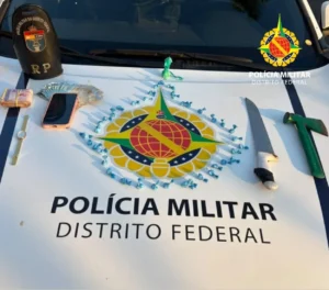 Mulher é presa com cocaína e crack após oferecer R$ 2,9 mil a PMs em Ceilândia (DF)