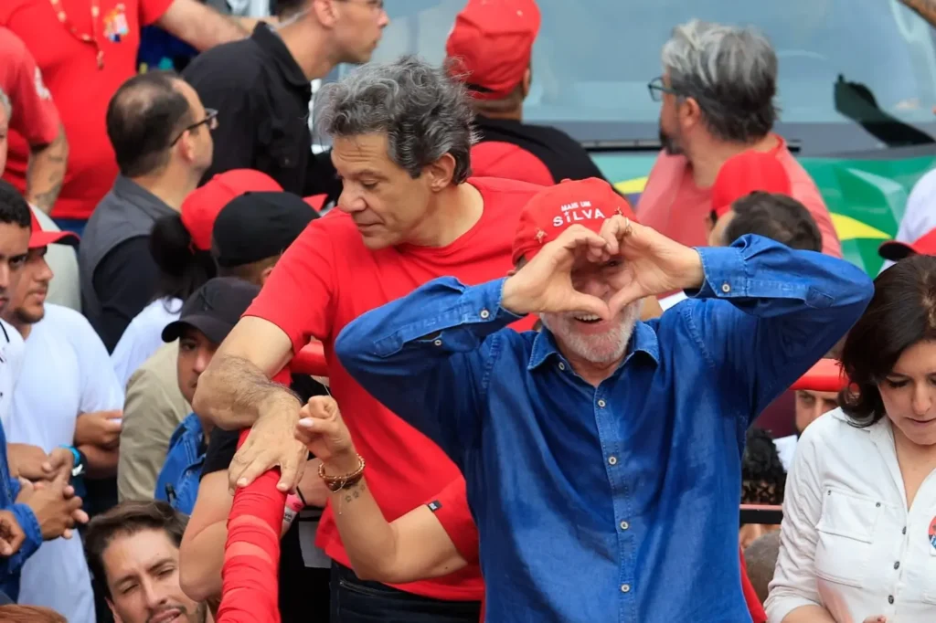 Lula deve pacificar o País, pois partido nada importa a quem importa