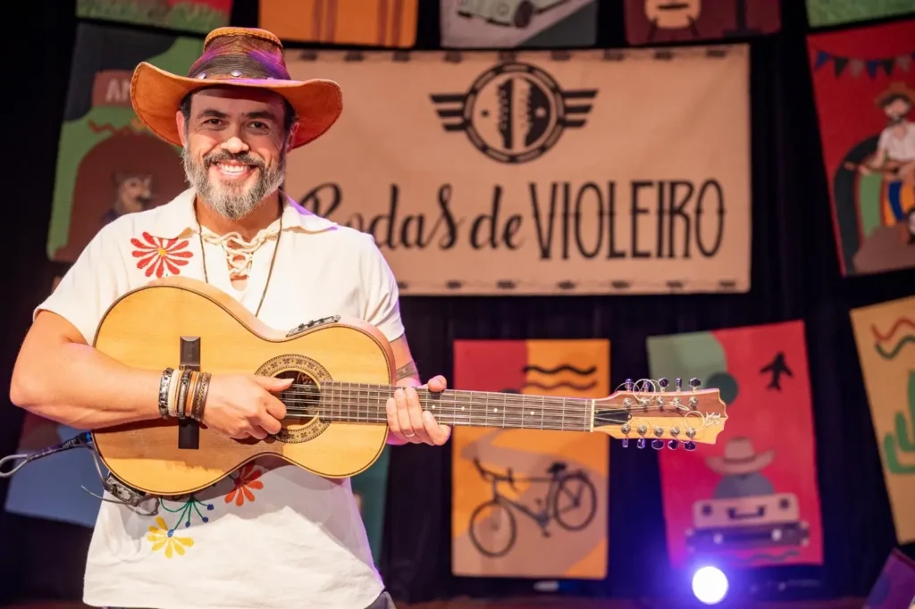 Violeiro goiano Almir Pessoa se apresenta no Teatro Goiânia em nova fase da carreira
