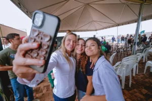Celina Leão amplia parceria com APAE para enfrentar fila de 17 mil no DF