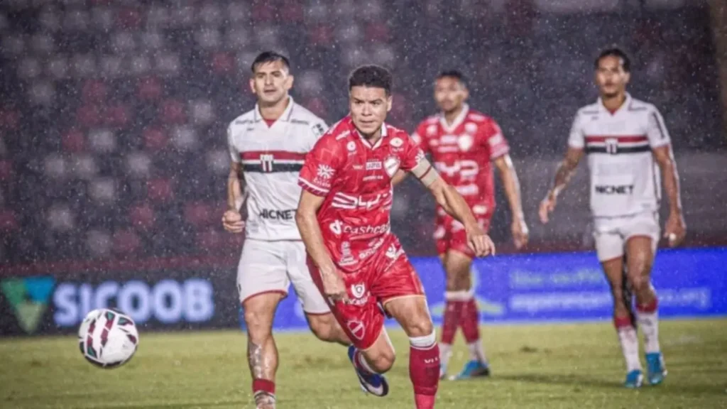 De volta ao topo: Vila Nova vence Botafogo-SP e retoma liderança da Série B