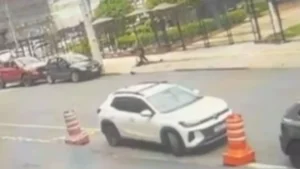 Idosa é atacada com garrafa quebrada durante tentativa de roubo em Goiânia