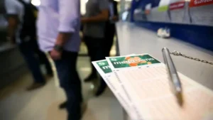 Mega-Sena pode pagar R$ 230 milhões neste sábado (24)