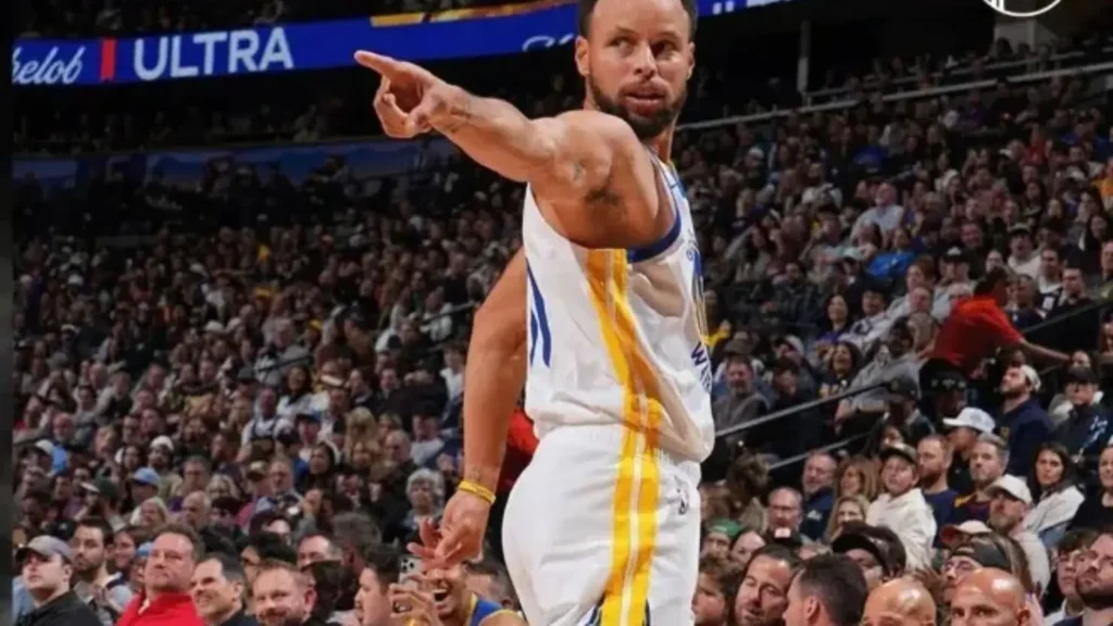 Stephen Curry tem atuação perfeita, e Warriors vence Nuggets na NBA