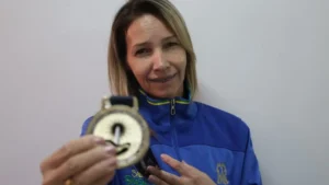 Servidora da Educação de Goiânia conquista ouro em campeonato de saltos ornamentais na Argentina