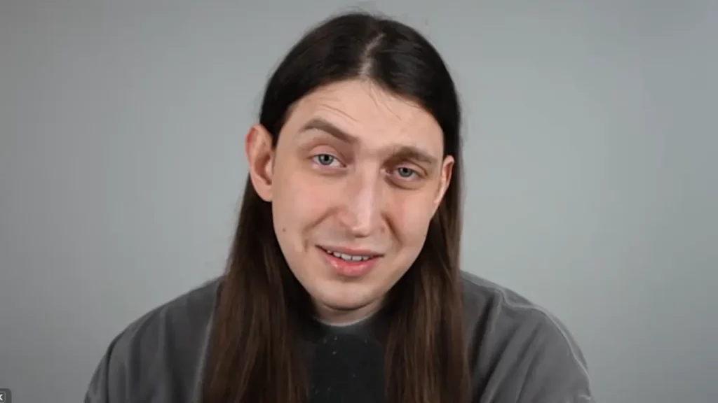 Felca volta ao YouTube e revela impactos do bullying: “Fobia social”